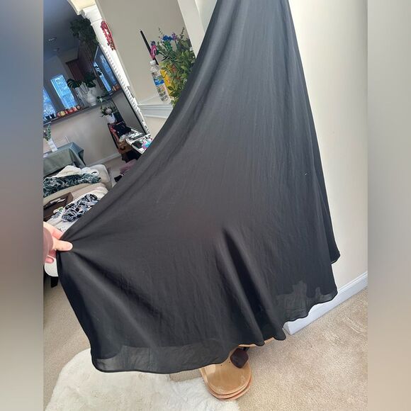 Black full length goth flowy backless maxi dress - Picture 9 of 13